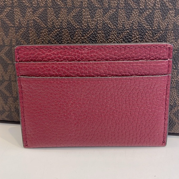 MICHAEL KORS
Reed Large Pebbled Leather Card Holder Case
Dark Cherry
NWT - Picture 12 of 16